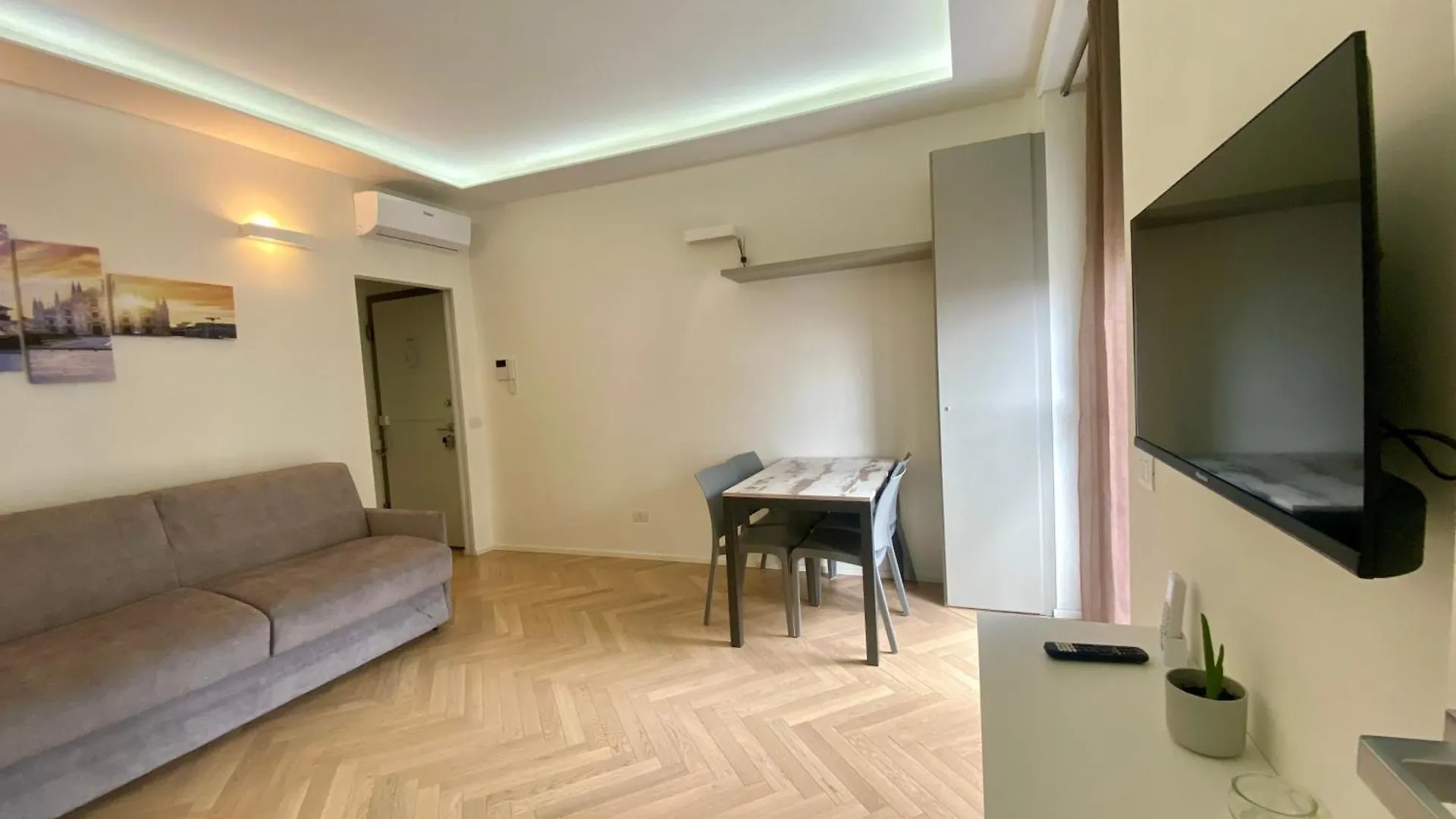 Apartment Sky View -Porta Nuova- Appartamento 2 Con Balcone Milan Italy